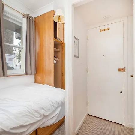 Compact Apartment In Central Лондон Экстерьер фото